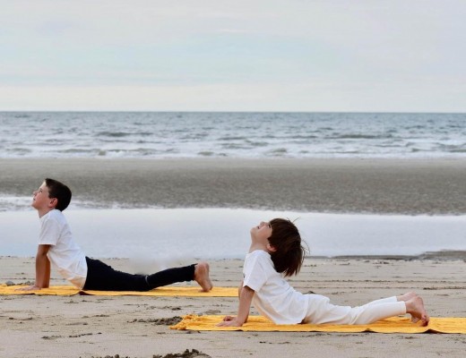 KIDS YOGA sur la plage de Trouville sur mer KIDS YOGA sur la plage de Trouville sur mer